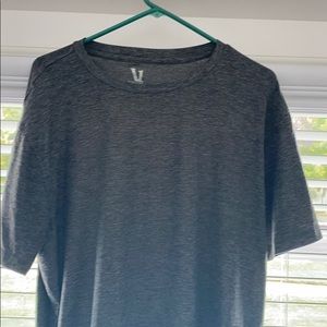 Vuori workout shirt. Great condition